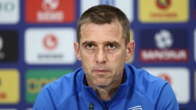 En licensierbar Reuters-bild visar Sirius tränare Andreas Engelmark och IFK Norrköpings Martin Falk efter en...